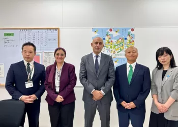 Education min. visits technical, industrial school in Tokyo