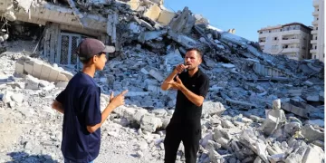 Deaf man uses sign language on social media to share Gaza's story 1 - Egyptian Gazette Deaf man uses sign language on social media to share Gaza’s story
