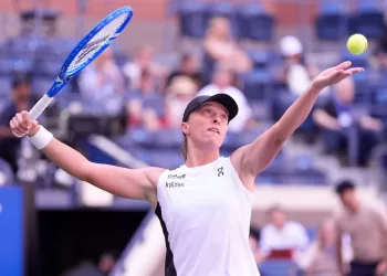 Swiatek, Sinner cruise as expanded US Open serves up tennis feast