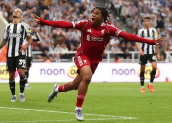 Liverpool fends off late fightback