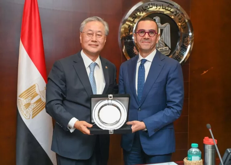 Investment minister, S. Korean Amb. discuss boosting economic ties 2 - Egyptian Gazette Investment minister, S. Korean Amb. discuss boosting economic ties 1 - Egyptian Gazette