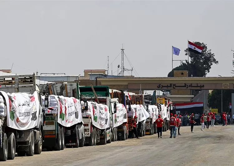 29th Egyptian aid convoy heads to Gaza via Karm Abu Salem Border Crossing 1 - Egyptian Gazette
