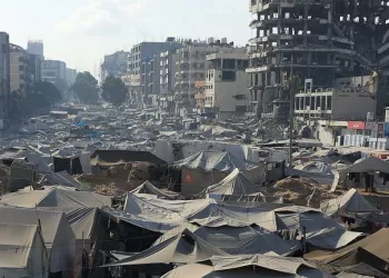 Israeli bombardment pushes more Palestinians out of homes in Gaza City