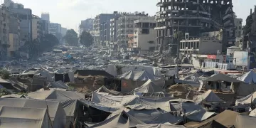 Israeli bombardment pushes more Palestinians out of homes in Gaza City 1 - Egyptian Gazette Israeli bombardment pushes more Palestinians out of homes in Gaza City