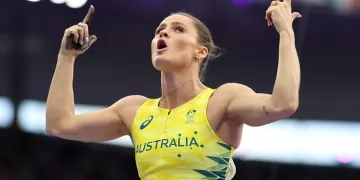 Kennedy to defend world title