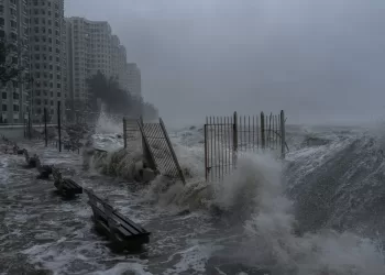 Typhoon Ragasa slams Hong Kong, Southern China