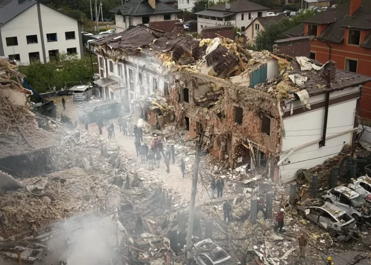 Large Russian drone, missile attack on Kyiv kills 4, wounds at least 10 2 - Egyptian Gazette Large Russian drone, missile attack on Kyiv kills 4, wounds at least 10 1 - Egyptian Gazette