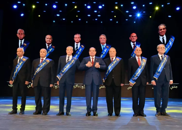 President Sisi poses for photo op with October War veterans 1 - Egyptian Gazette