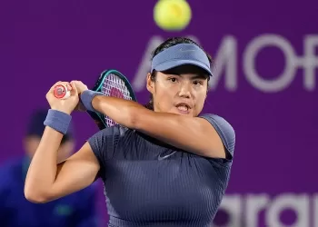 Osaka withdraws, Raducanu ends season