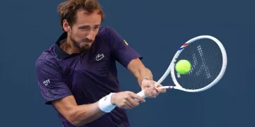 Medvedev rolls on in Shanghai