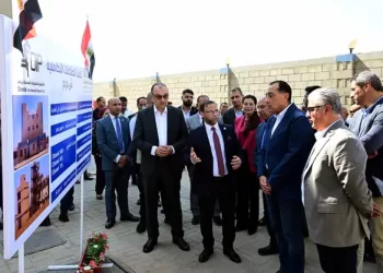 PM reviews progress of key projects, initiatives in Suez Governorate