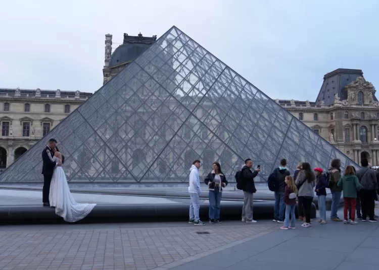Suspects arrested over the theft of crown jewels from Paris’ Louvre museum 1 - Egyptian Gazette