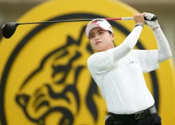 Choi builds 5-shot lead in Malaysia