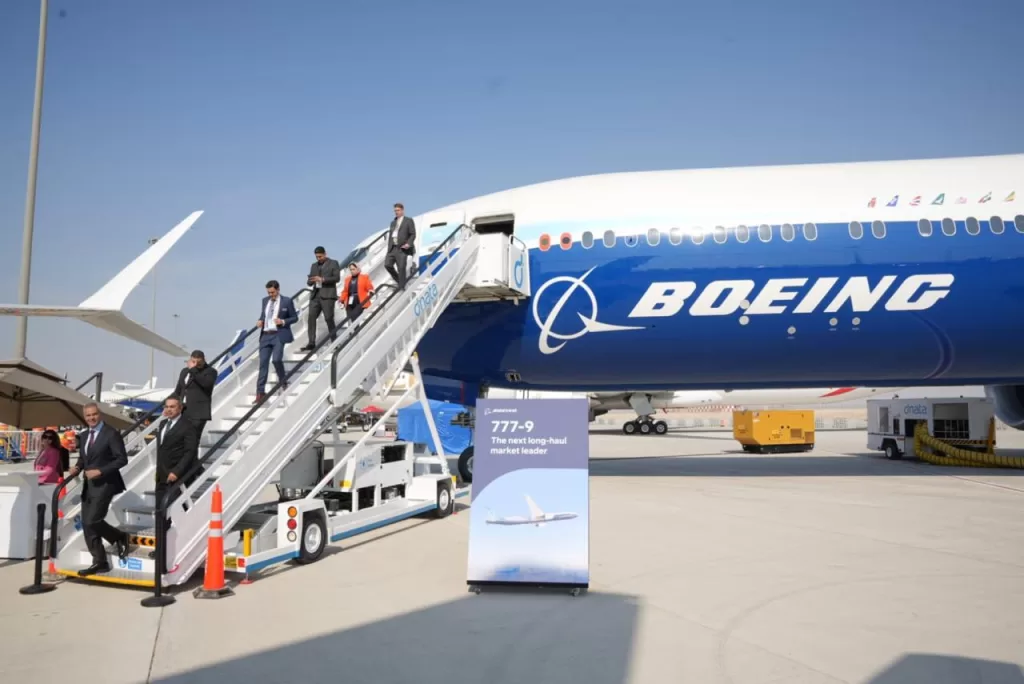 EgyptAir Holding CEO inspects Boeing 777X on static display at Dubai Airshow 2025 7 - Egyptian Gazette