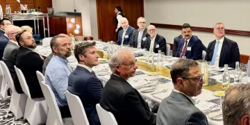 Petroleum minister holds expanded meeting with Australian mining companies