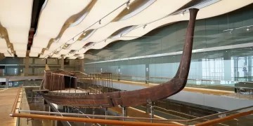 Khufu’s solar boats find new home at GEM 1 - Egyptian Gazette Khufu’s solar boats find new home at GEM