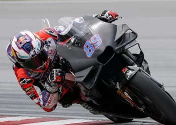 Martin returns for Valencia finale