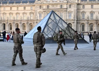 2 Louvre heist suspects had prior theft conviction together, Paris prosecutor says
