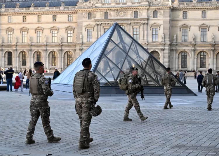 2 Louvre heist suspects had prior theft conviction together, Paris prosecutor says 1 - Egyptian Gazette