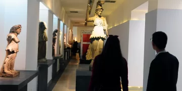 Thieves steal ancient Roman-era statues from the national museum in Syria