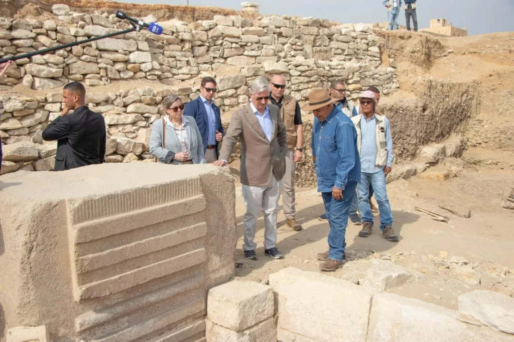Король Бельгии Филипп совершает поездку по открытиям Саккары с Захи Хавасс 3 - Egypt Gazette
