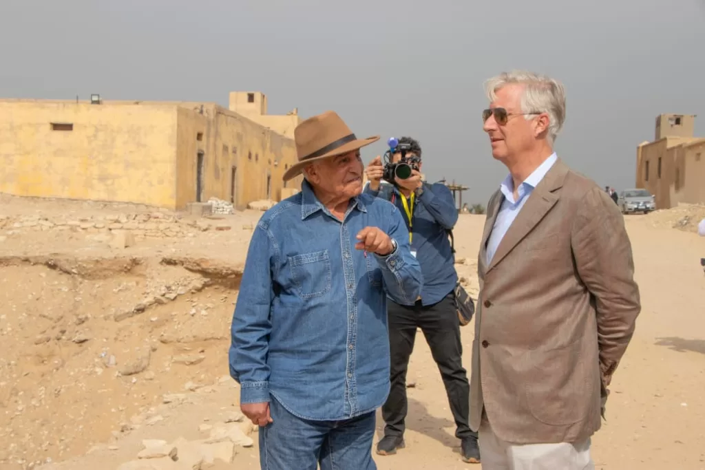 Король Бельгии Филипп совершает поездку по открытиям Саккары с Захи Хавассом 9 - Egypt Gazette