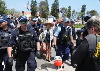 Australia to tighten gun laws after Bondi Beach Hanukkah massacre