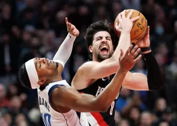 Blazers hold off Mavericks 125-122