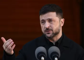 Zelenskyy heads to London for talks with European allies on peace plan