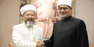 Grand mufti discusses with mufti of Kazakhstan ways to expand integration between fatwa institutions
