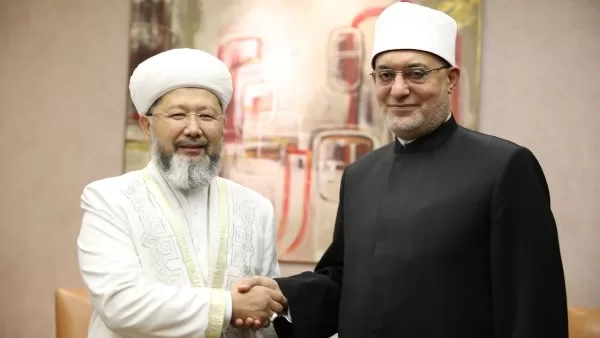 Grand mufti discusses with mufti of Kazakhstan ways to expand integration between fatwa institutions 2 - Egyptian Gazette Grand mufti discusses with mufti of Kazakhstan ways to expand integration between fatwa institutions 1 - Egyptian Gazette