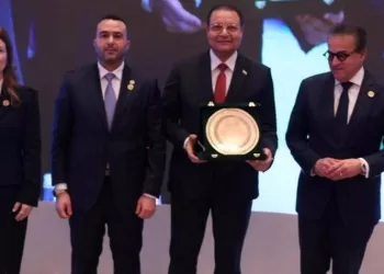 Arab health ministers honour Egyptian official with Arab Doctor award
