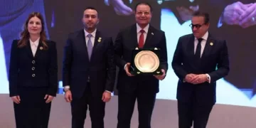 Arab health ministers honour Egyptian official with Arab Doctor award