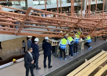 Tourism min. witnesses transferring wooden planks of 2nd Khufu Boat to GEM