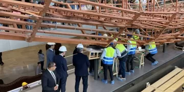 Tourism min. witnesses transferring wooden planks of 2nd Khufu Boat to GEM