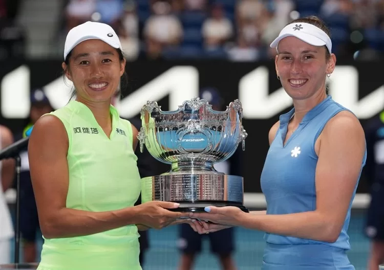 Mertens, Zhang win Aussie doubles title 3 - Egyptian Gazette