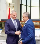 Pilot Ahmed Adel honors Sherif Abdel Galil for distinguished career