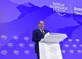 Sisi highlights Egypt’s positive regional role and calls for stability at Davos