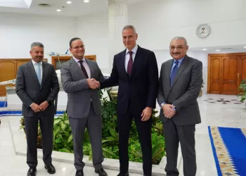 Adel oversees handover, takeover procedures of planning sector at EgyptAir Holding Company