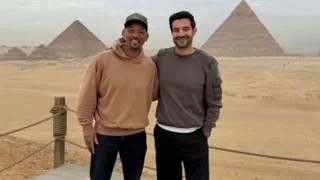 Will Smith visits Giza Pyramids