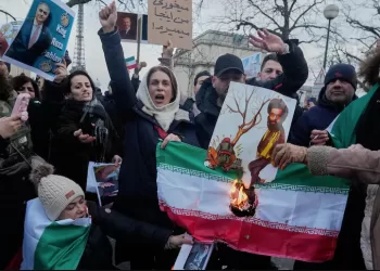 Trump weighs response to Iran crackdown, Tehran says communication open with US