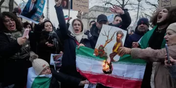 Trump weighs response to Iran crackdown, Tehran says communication open with US