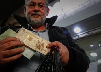 Syria begins circulating new post-Assad currency bills