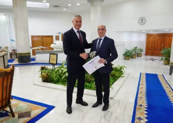 Commemorative shield presented to Raafat el-Kashef 