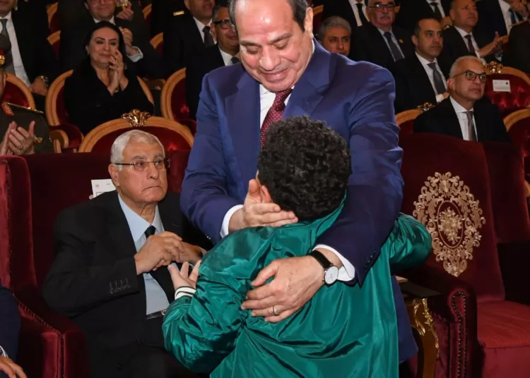President Sisi greets bereft family of honoured police hero 2 - Egyptian Gazette President Sisi greets bereft family of honoured police hero 1 - Egyptian Gazette