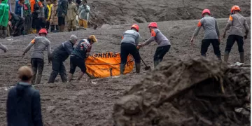 Indonesia resumes search for 80 after landslide kills 10 in West Java 1 - Egyptian Gazette Indonesia resumes search for 80 after landslide kills 10 in West Java