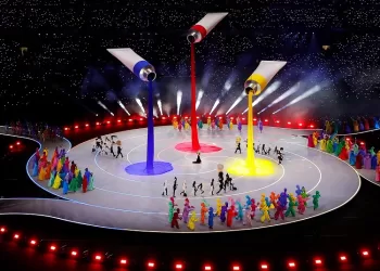 Italy’s Sofia lights Olympic cauldron