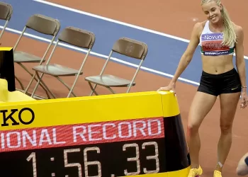 Keely sets 800m world record