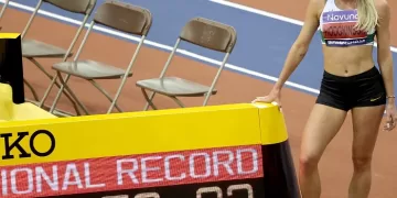 Keely sets 800m world record