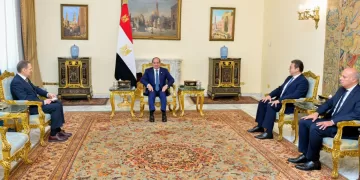 President discusses ties, regional, int’l issues with Russian intelligence chief